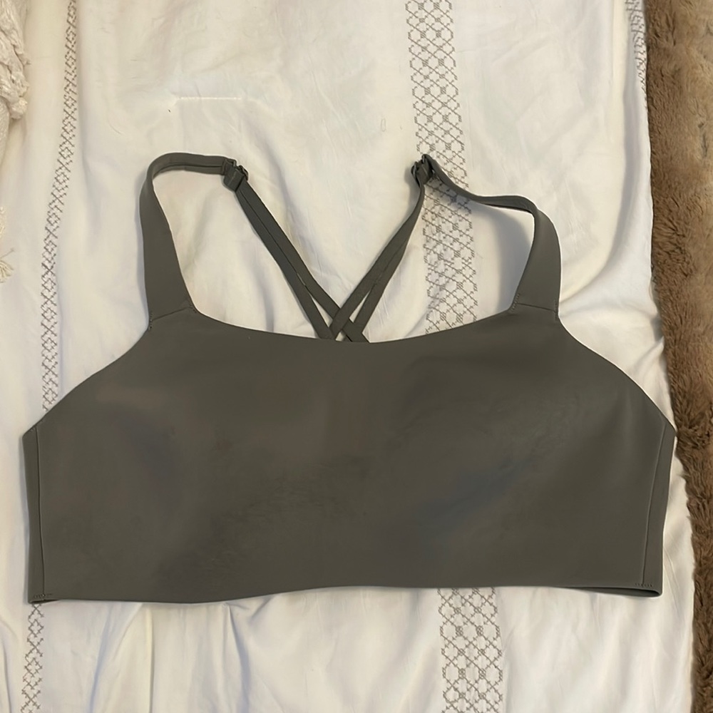 Lululemon 38D women’s racer back olive green sports bra